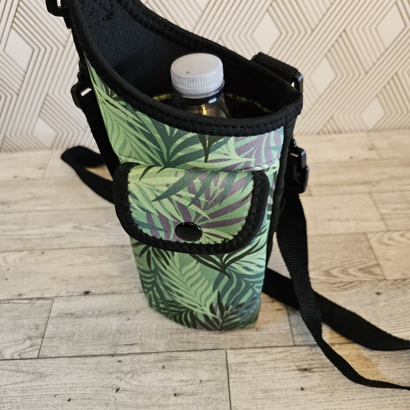 Smooth Trip Neoprene Water Bottle Carrier Bag Adjustable Strap and Phone Pocket - Picture 6 of 7